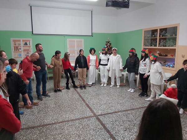 Χριστουγεννιάτικο Θεατρικό Παιχνίδι στην Πλάκα Κερατέας : Ένα μάθημα Ζωής